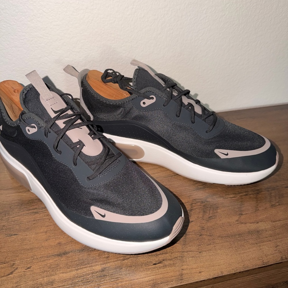 Nike Black and Mauve Air Max Dia - Picture 3 of 9